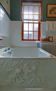 Eva Peron room - bathtub